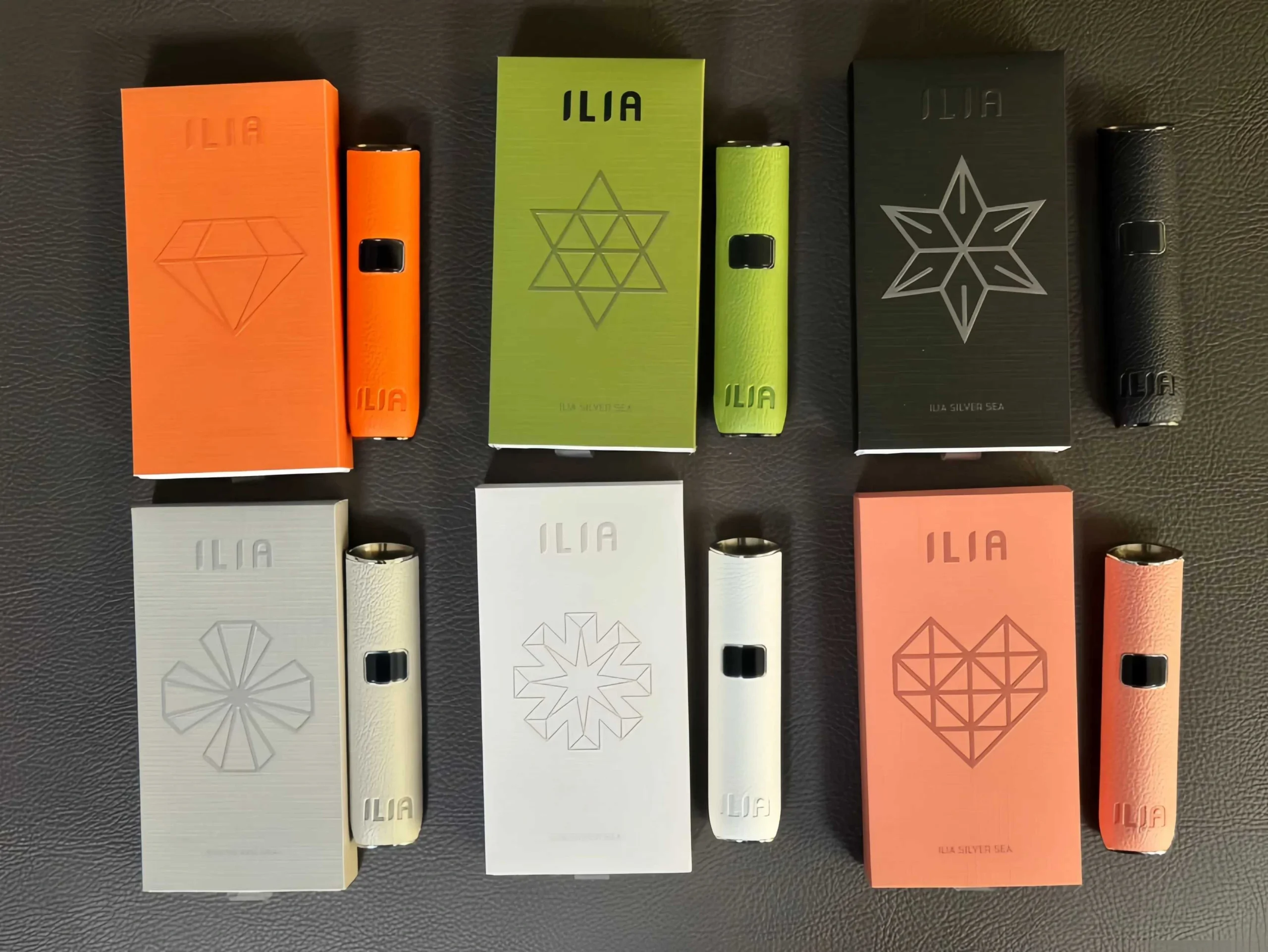 ILIA 皮革電子菸主機推薦|支援 RELX 一代煙彈|台灣現貨 1 ILIA 皮革電子菸主機 實體照片